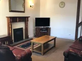 Spacious home by the sea in Scalloway.