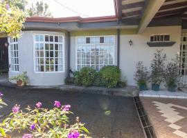 Hostel Bouganvilia Bed and Breakfast, guest house di San Ramon