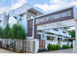 Daze Off Studio house, hotell i Bhuj