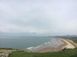 Nyth Y Wiwer, Spacious and Peaceful Bungalow Near Harlech, bungalow en Llanfair
