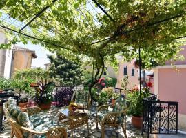 Traditional Greek Maisonette in Antiperni Village, hotel with parking in Antipernoí