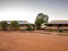 STORK RD BUDGET ROOMS - PRIVATE ROOMS WITH SHARED BATHROOMS access to POOL, hotel perto de Longreach Airport - LRE, 