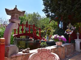 Gîte Au printemps Japonais, petit train de la Mure, parc des Ecrins، فندق رخيص في Pierre-Châtel