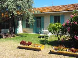 Maison de 3 chambres avec piscine partagee et jardin amenage a Saintes Maries de la Mer, pet-friendly hotel in Saintes-Maries-de-la-Mer