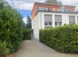 Familienfreundliches Ferienhaus Bahnstr 30C, casa de campo em Mainz