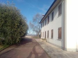 Casa via degli Ulivi 13, hotel v destinaci Lozzo Atestino