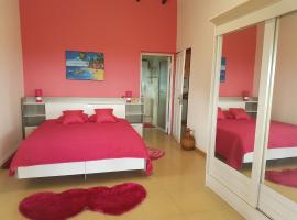 Viesnīca Domaine fleurs de bananes pilsētā Kapestērbello