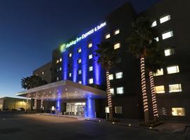 Holiday Inn Express Hotel & Suites Hermosillo, an IHG Hotel، فندق في هيرموسيلو