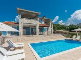 Villa Sterpazzi - near Porec with Sea View, private Jacuzzi, Sauna and Pool