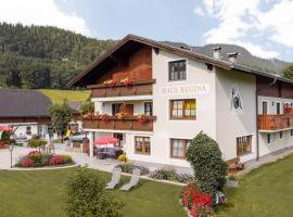 Haus Regina, hotell i Strobl