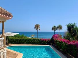 Villa Monterray, Royal Beach, Calahonda - Beach Front Villa, puhkemaja sihtkohas Sitio de Calahonda