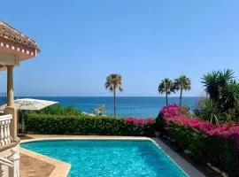 Villa Monterray, Royal Beach, Calahonda - Beach Front Villa