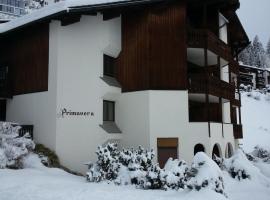 Primavera - 2.5 Zimmerwohnung, 52qm, max 4 Pers, Schwimmbad/Sauna, hotelli kohteessa Flims