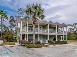 Condo w Pool near beaches, dining, shopping, etc, hotel en Gulf Shores