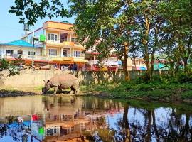 Zemu izmaksu kategorijas viesnīca Hotel Rhinoceros-Homestay pilsētā Sauraha