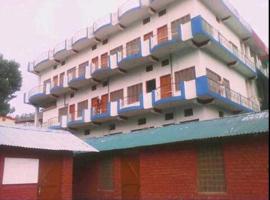 Priyanshu Lodge, hotell med parkeringsplass i Kharsālī