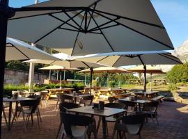 Hotel Plaza Teverga – hotel w mieście La Plaza