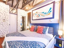 Parrot Cottage at Viking Hill - Love Beach, casa de campo em Nassau