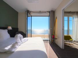 Les Flots - Hôtel et Restaurant face à l'océan - Châtelaillon-Plage, hotel v destinácii Châtelaillon-Plage