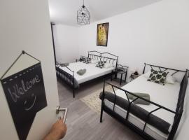 Accommodation Mala Plaža, hotel Podacában
