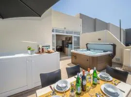 Summer Breeze Penthouse with private Hot Tub & terrace with panoramic views, by Getawaysmalta