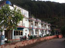 Hotel Hari Ganga, hotelli kohteessa Uttarkāshi