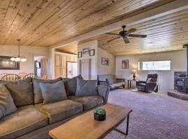 Rustic Bullhead City Retreat with Porch and Views, αγροικία σε Bullhead City