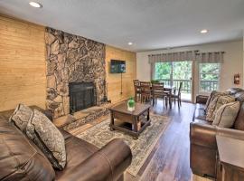 Quiet Lake Arrowhead Retreat with Large Deck!, holiday home in Lake Arrowhead