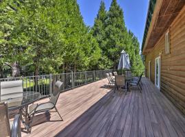 Secluded Mtn Home with Large Deck, Fireplace!, hotell i Camp Connell