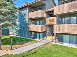 Park City Condo with View - Walk to Shops and Dining, hotel con estacionamiento en Park City