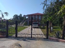 Guest House Danelia, hotel a Martvili