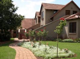 Bellstone B&B, hotel dicht bij: Glen Village Shopping Centre, Pretoria