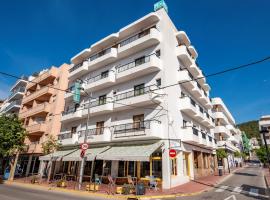 Hostal y Apartamentos Santa Eulalia: Santa Eularia des Riu şehrinde bir otel