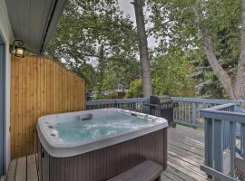 Modern Mountain Escape on Golf Course with Hot Tub!, hótel í Avon