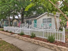 Gulfport Bungalow by Jones Park and Beach Access!, hotel em Gulfport