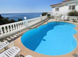 Villa piscine Eze bord de mer à 500m de la plage, hotel em Èze