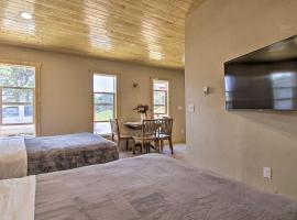 Mountain Cabin, Walk to Dining and Memorial Park!, apartment in Woodland Park