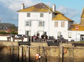 The George, hotell i West Bay