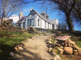 The Valley House Hostel & Bar, hotel in Achill