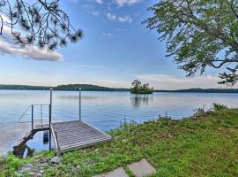 Life on the Lake with Private Dock and Fire Pit!, hotel in Winthrop