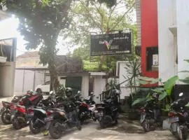 RedDoorz near Alun Alun Bandung 3