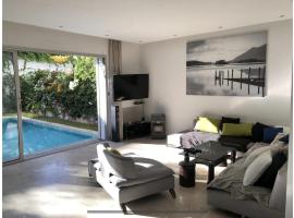 Villa moderne avec piscine, front de mer: Kazablanka'da bir otel