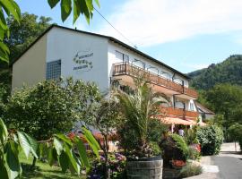 Pension zur Mühle, cheap hotel in Veldenz
