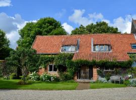 Cotenham Barn, hotel con estacionamiento en South Walsham