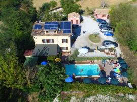 Casa OLIVA pool and relaxing, hotel i San Ginesio