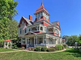 Grand Victorian B&B Inn, viešbutis mieste Bellaire, netoliese – Mission Point Lighthouse