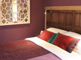 The Lodge at Hemingford Grey House, guest house in Hemingford Grey