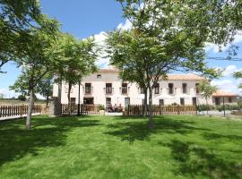 Hotel La Fonda De La Estación, hotel in La Puebla de Valverde