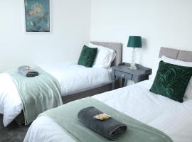 Ideal Lodgings in Bury - Whitefield, hotell i Bury