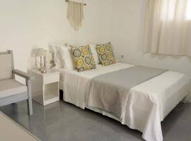 Studio Ioanna - Oasis holiday houses, hotel in Kokkinos Pirgos